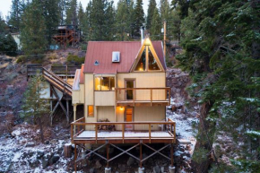 Jeffrey Pines Lofted Cabin Minutes to Lake A-Frame-Inspired Design Deck Truckee